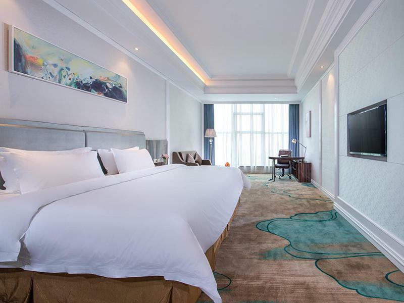 Vienna International Hotel Guangdong Puning Sqaure Exterior foto